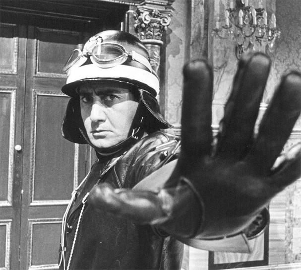 El guardia, el alcalde y la jirafita. Alberto Sordi