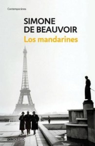 Portada de "Los mandarines". Dos mujeres y un hombre caminan juntos en la parte inferior de la imagen, la Torre Eiffel al fondo